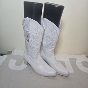 Elegant White Embroidered Heeled Boots